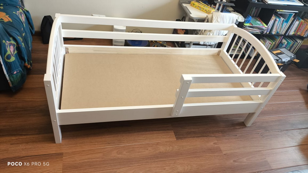 Кровать Vita Mia Нюша 80х170 со стационарным бортиком в белой эмали Кровать Vita Mia Нюша 80х170 со стационарным бортиком в белой эмали